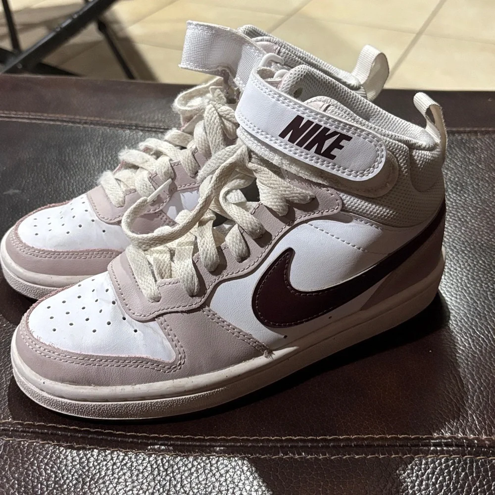 Nike Shoes - Picture 3 of 7